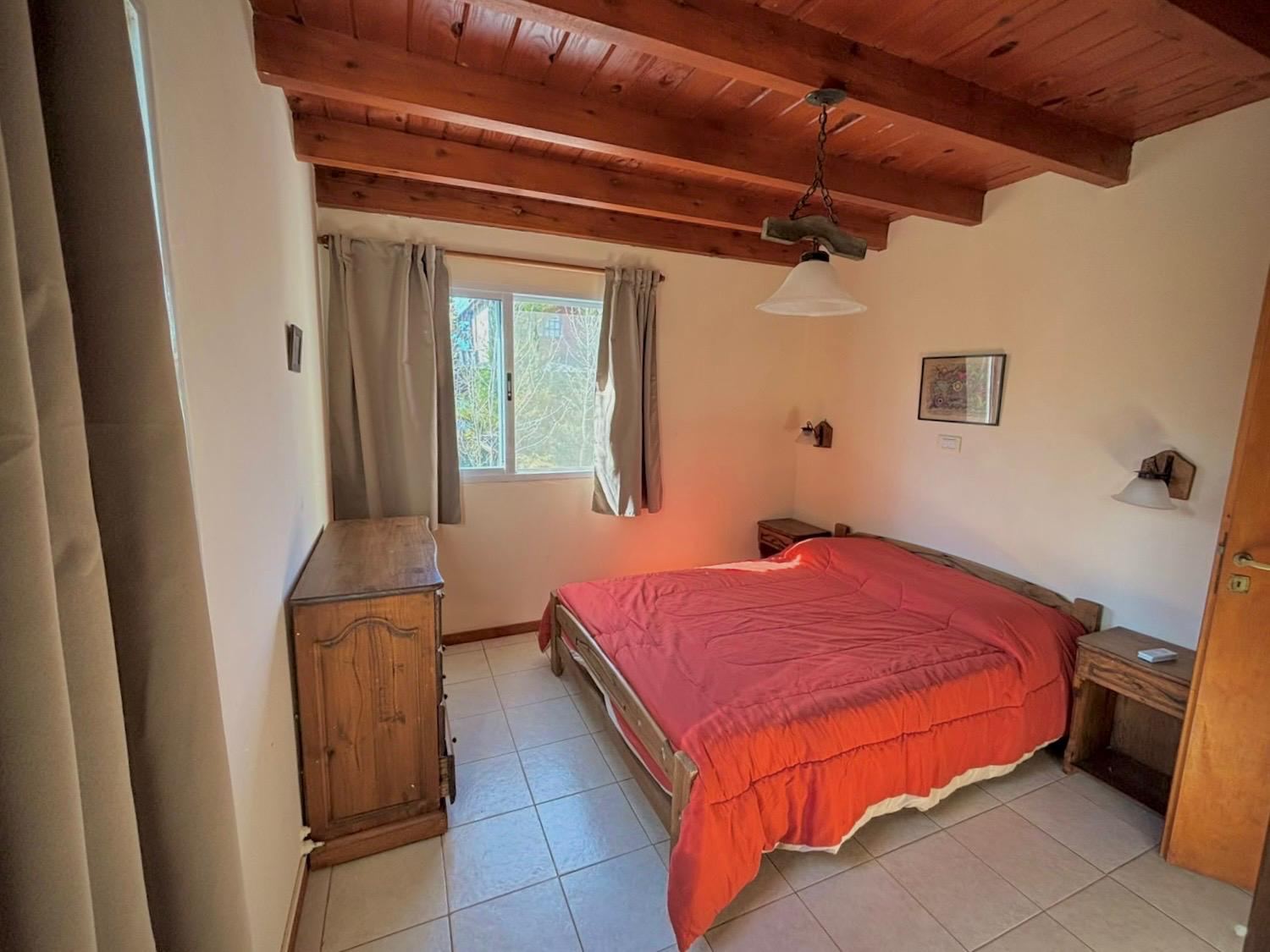 Bedroom with a window onto the garden